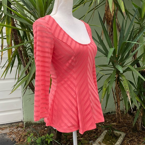 Guess Hot Pink Peplum Top - Picture 1 of 5